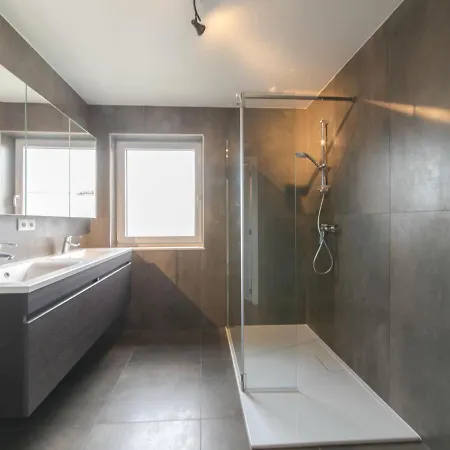 아파트 Rozenhof With Parking By Interhome